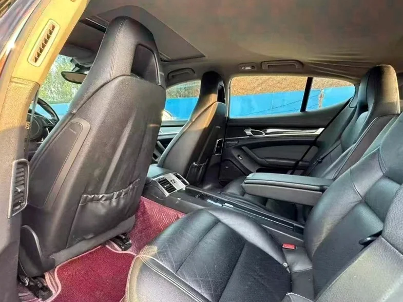 保时捷帕拉梅拉 后面外观一