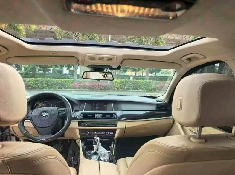 宝马5系 后面外观一