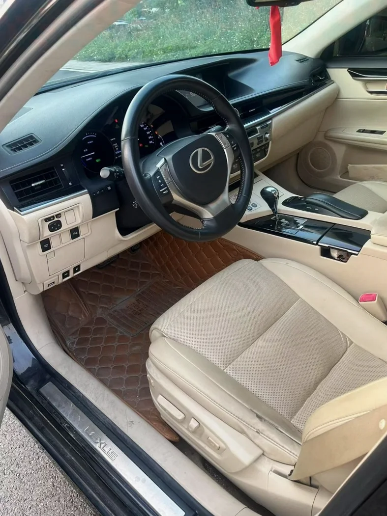 雷克萨斯ES 后面外观一