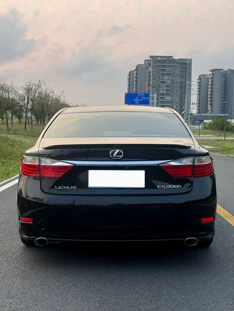 雷克萨斯ES 驾驶室