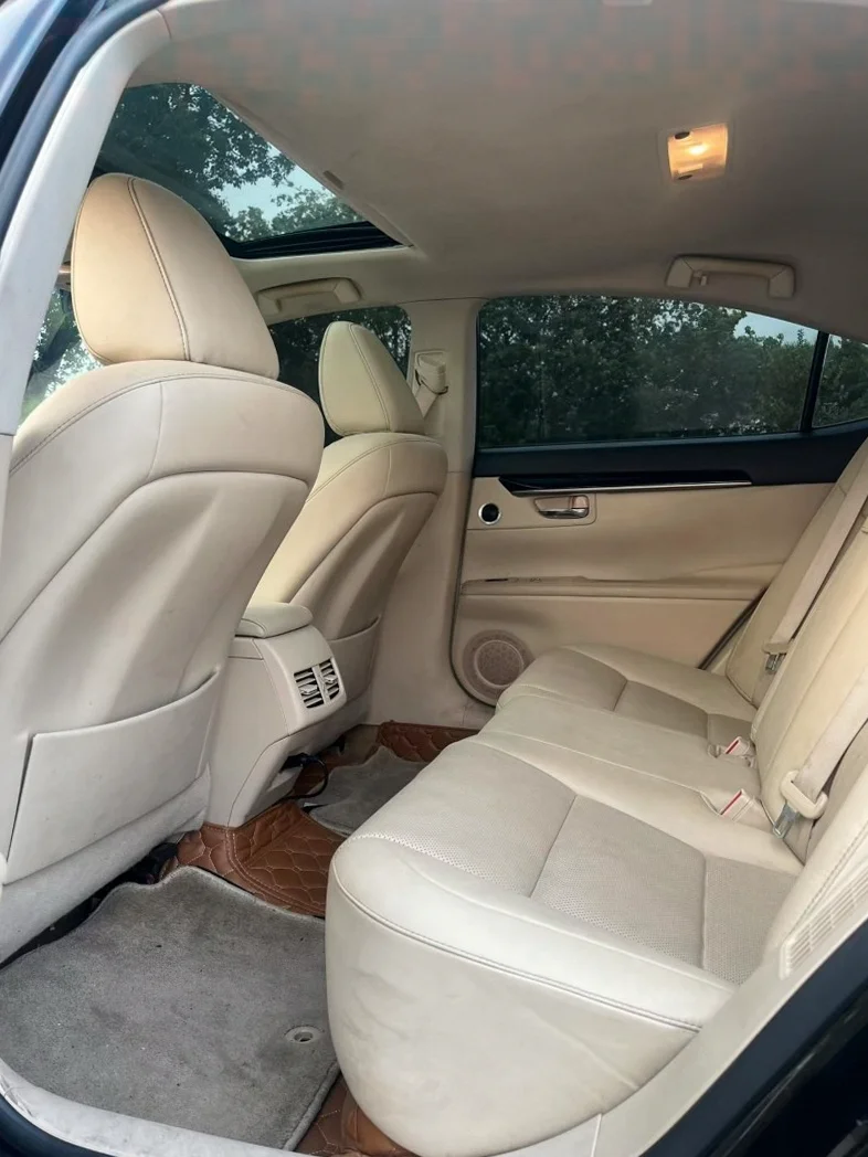 雷克萨斯ES 后面外观三