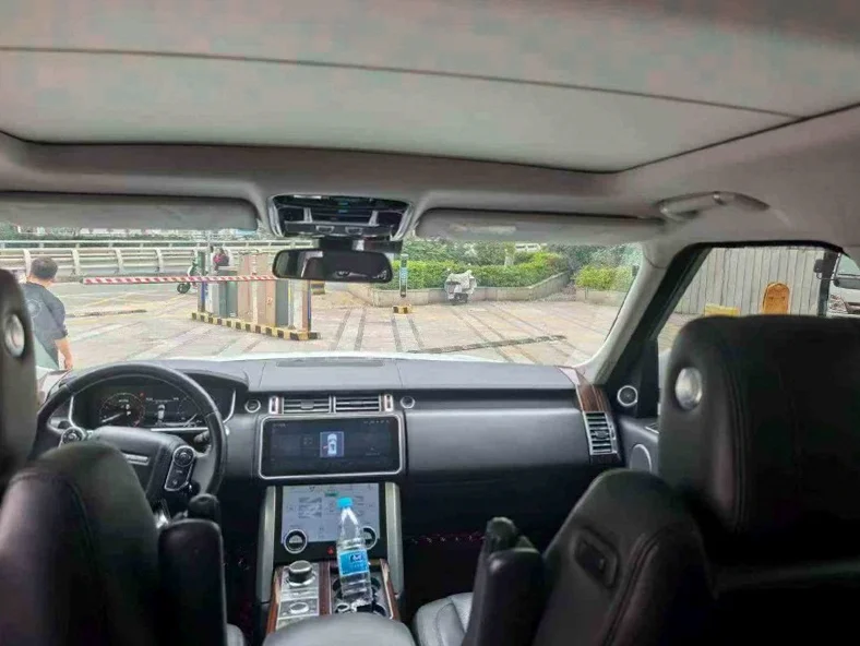 路虎揽胜行政 后面外观三