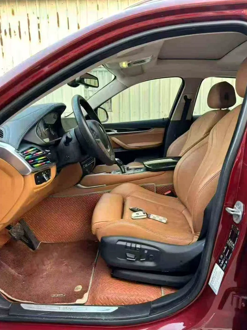 宝马X6 正面外观三