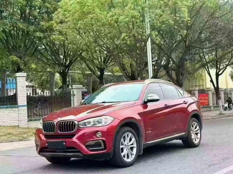 宝马X6 正面外观二