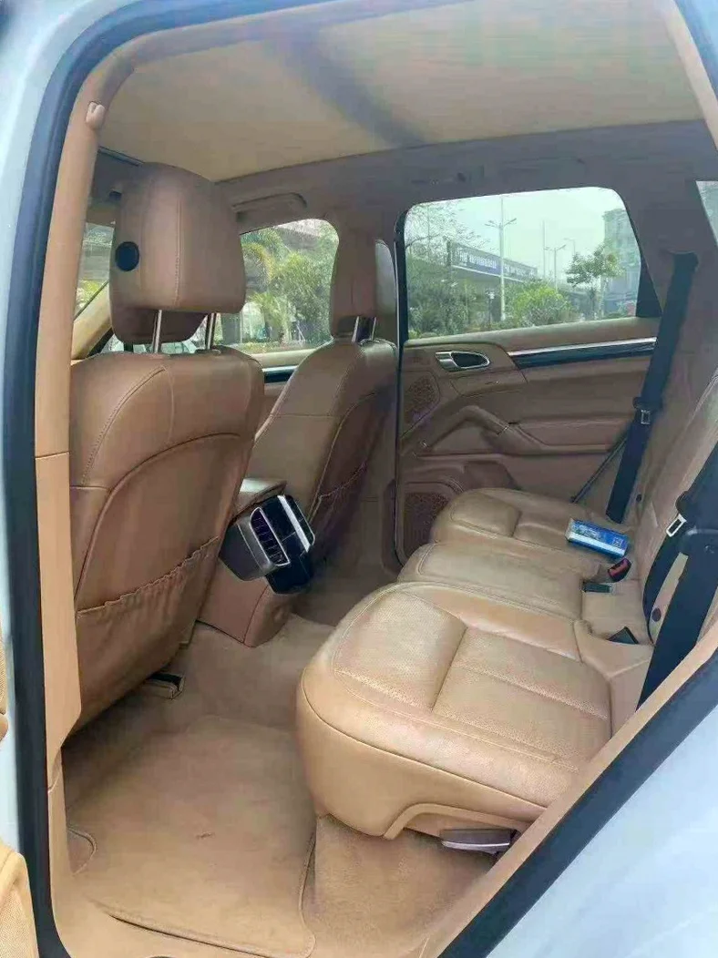 保时捷卡宴 后面外观一