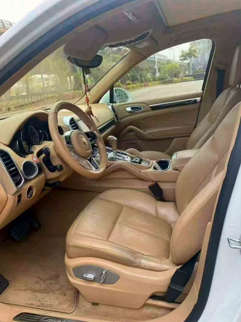 保时捷卡宴 后面外观二