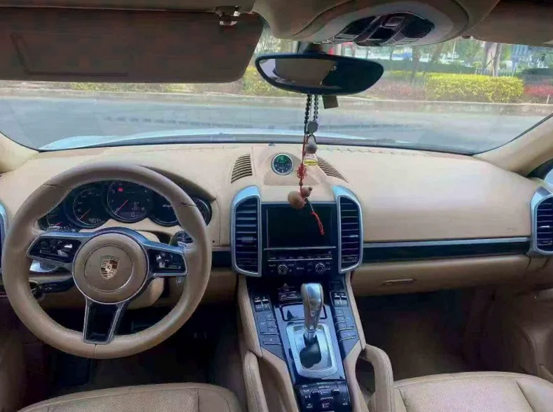 保时捷卡宴 内饰前排