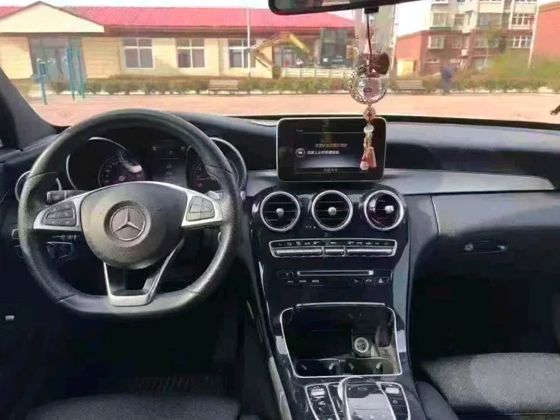 奔驰C 内饰前排