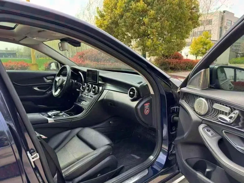 奔驰C 后面外观二