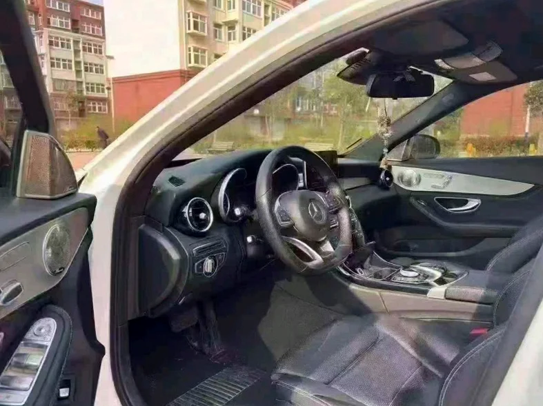 奔驰C 后面外观一