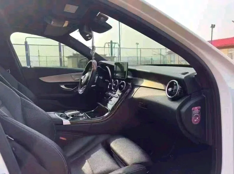 奔驰C 后面外观三