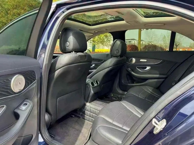 奔驰C 后面外观三