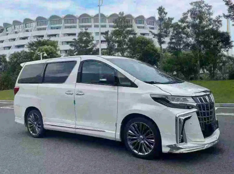 丰田埃尔法 正面外观三