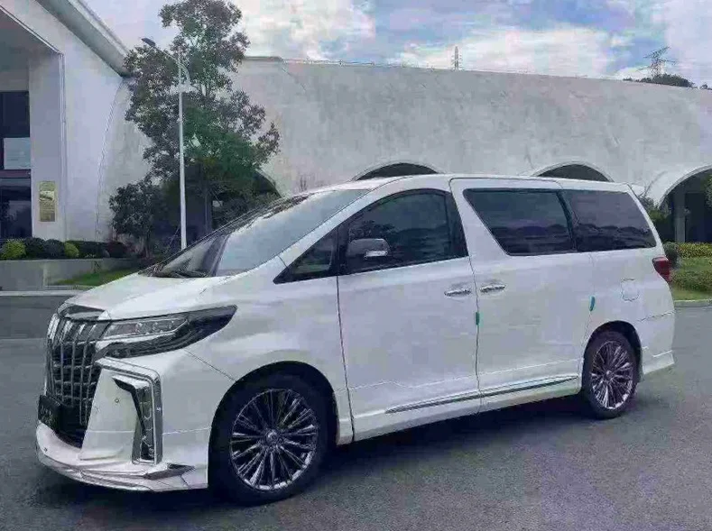 丰田埃尔法 正面外观二