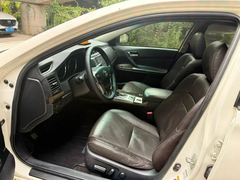 丰田锐志 后面外观一