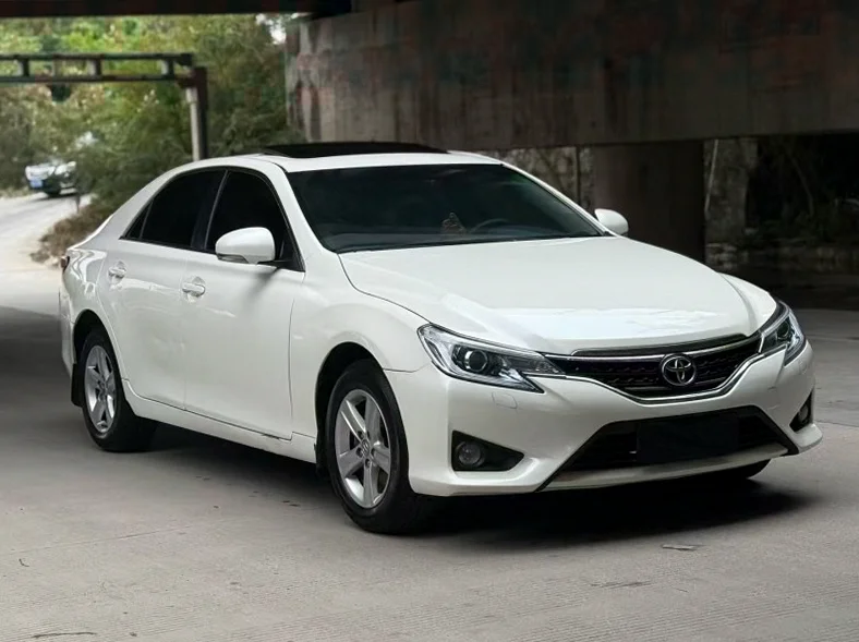 丰田锐志 正面外观二