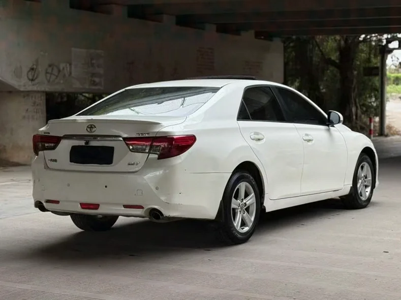 丰田锐志 内饰前排