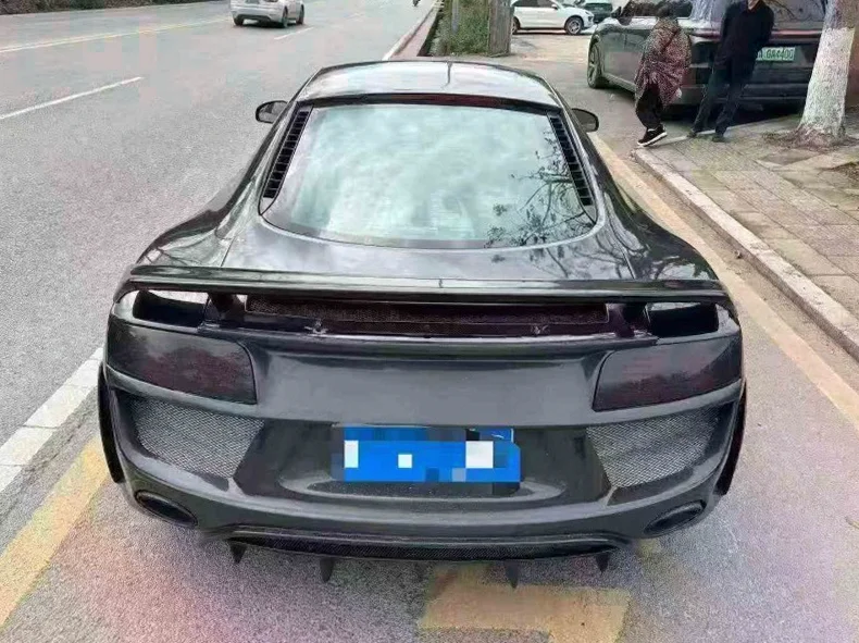 奥迪R8 内饰前排