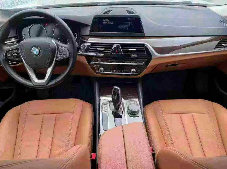 宝马5系 后面外观二