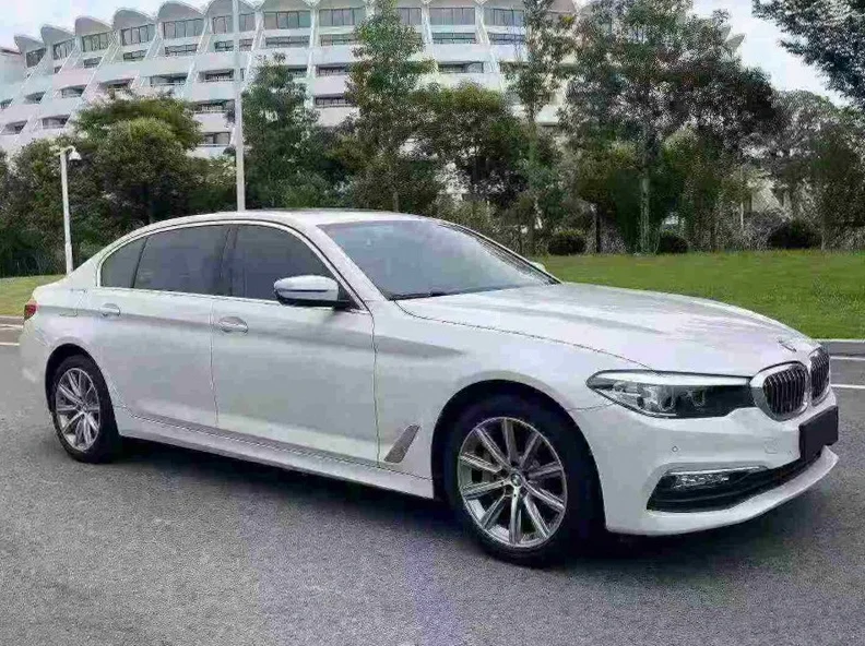 宝马5系 正面外观三