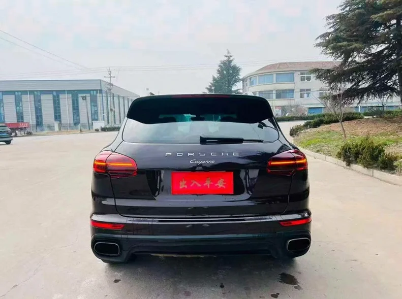 保时捷卡宴 驾驶室