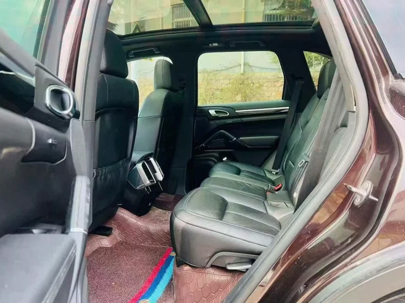 保时捷卡宴 后面外观一