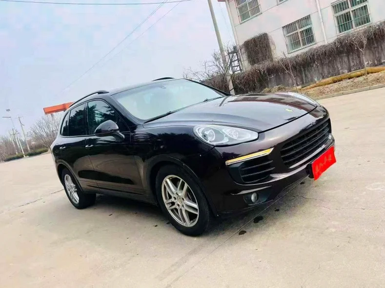 保时捷卡宴 正面外观二