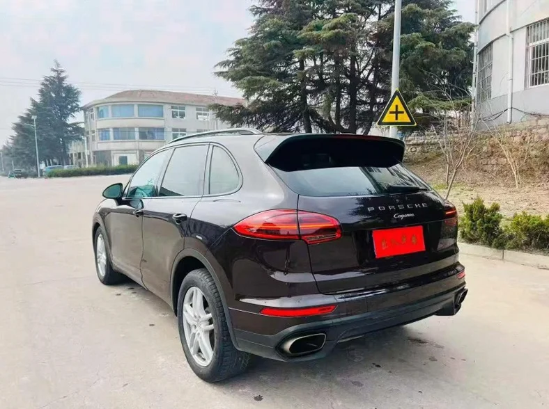 保时捷卡宴 内饰后排