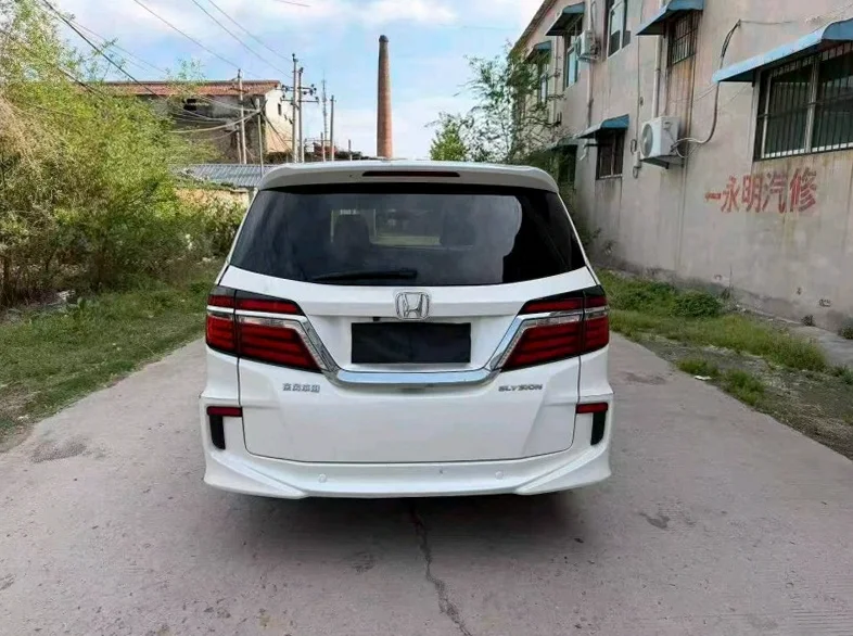 本田艾力绅 内饰前排