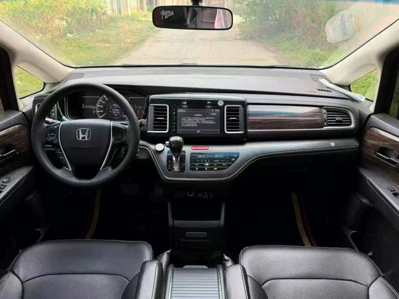 本田艾力绅 后面外观一