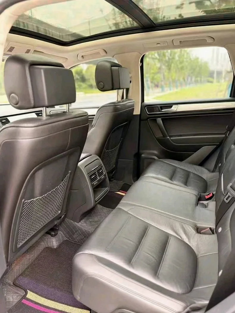 大众途锐 驾驶室