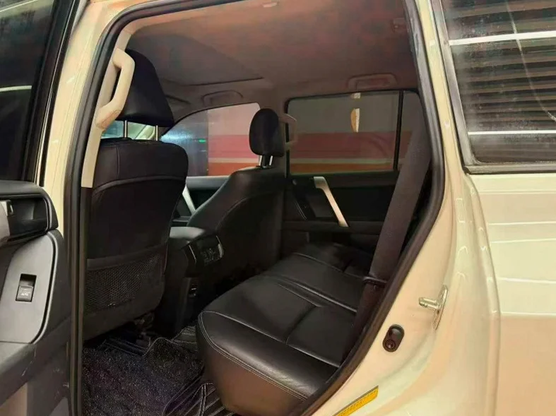 丰田普拉多 后面外观二