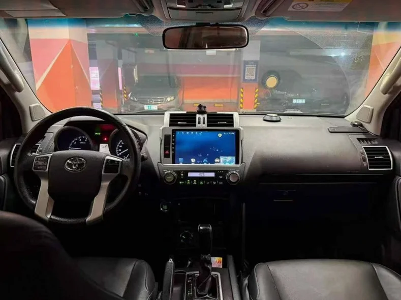 丰田普拉多 后面外观一