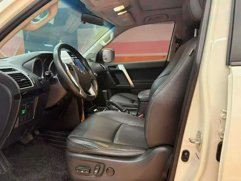 丰田普拉多 后面外观三