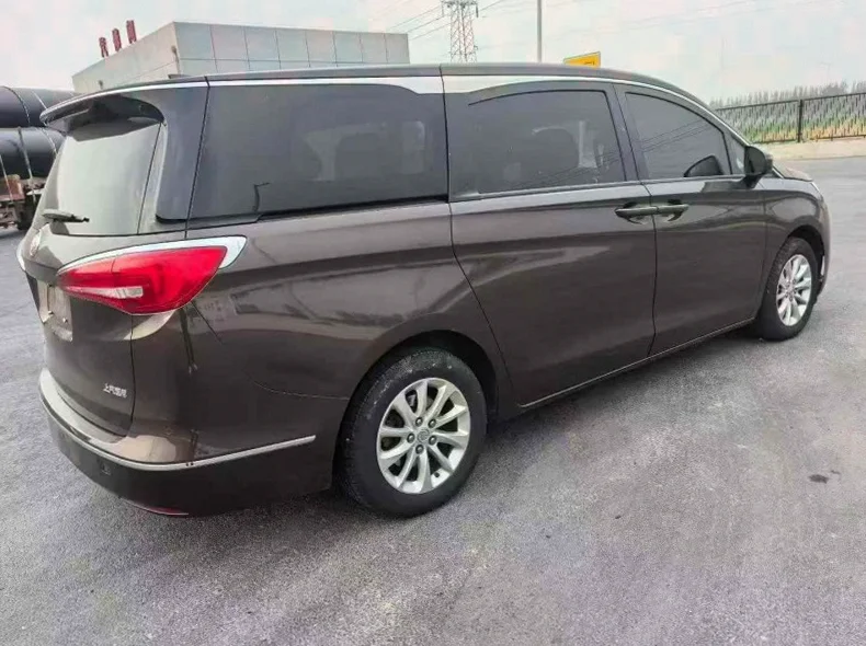 别克GL8 内饰前排