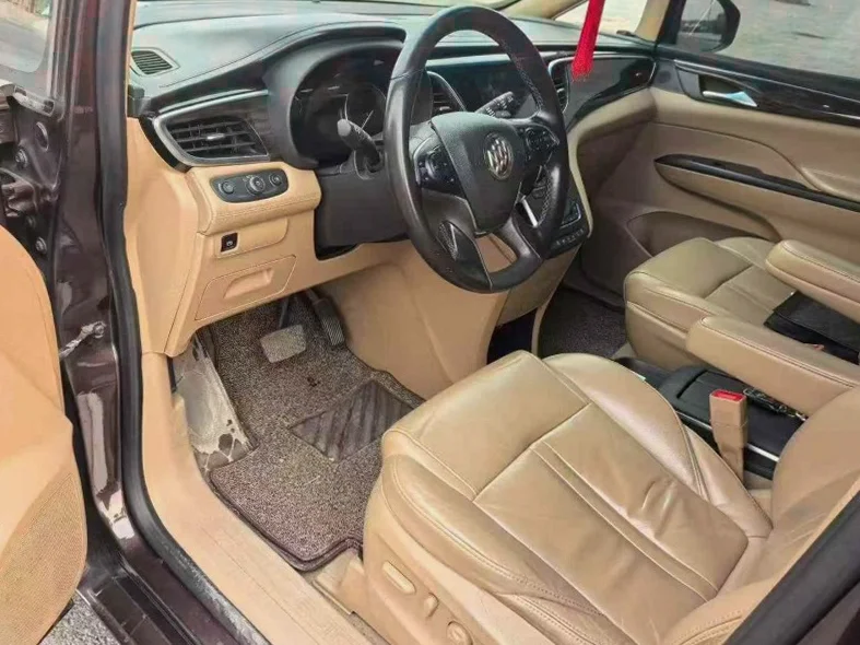 别克GL8 后面外观三