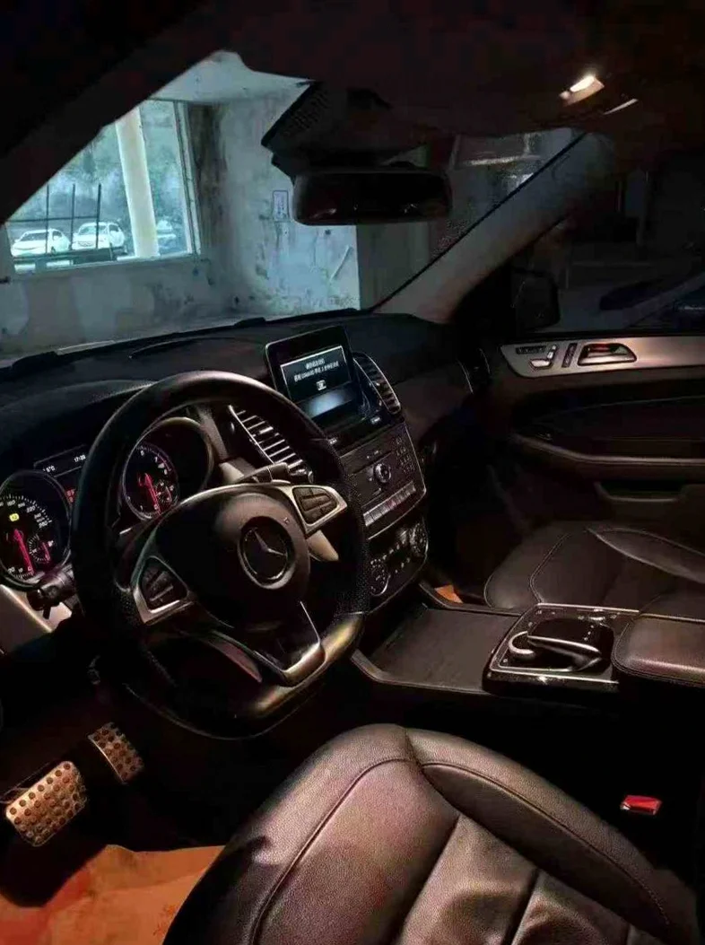 奔驰GLE 后面外观一