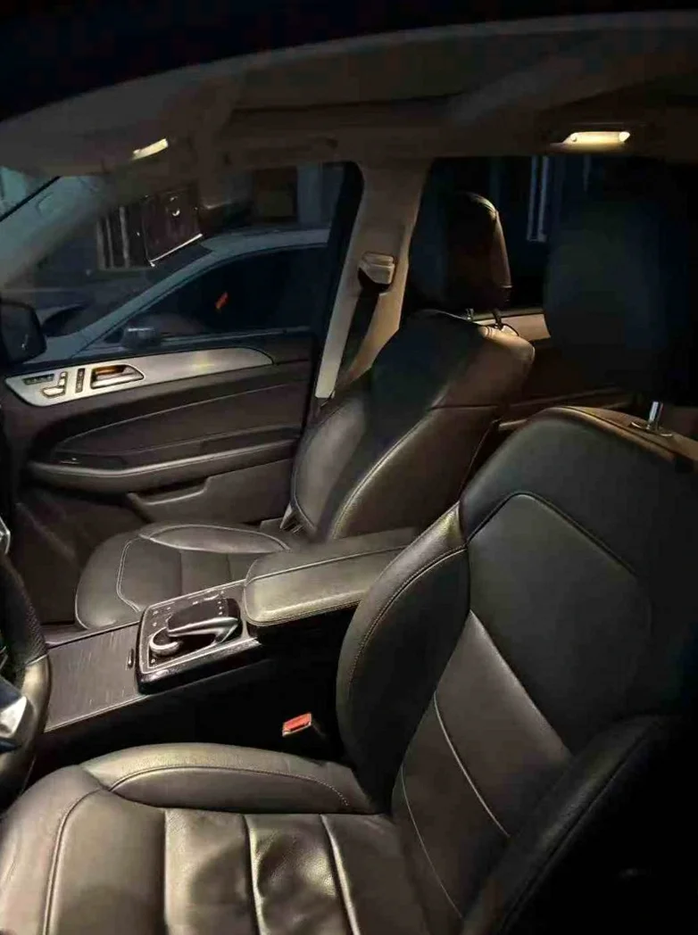 奔驰GLE 正面外观三