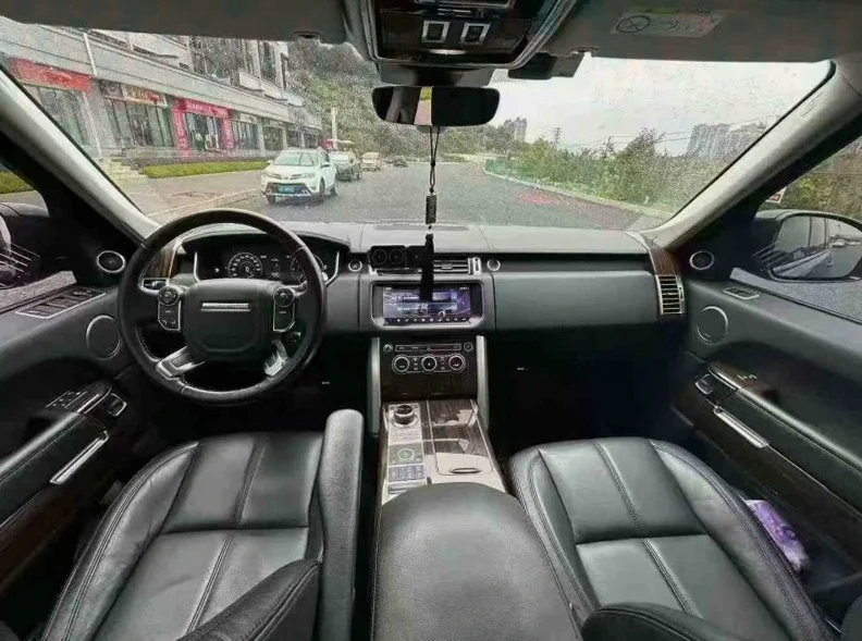 路虎揽胜行政 后面外观三