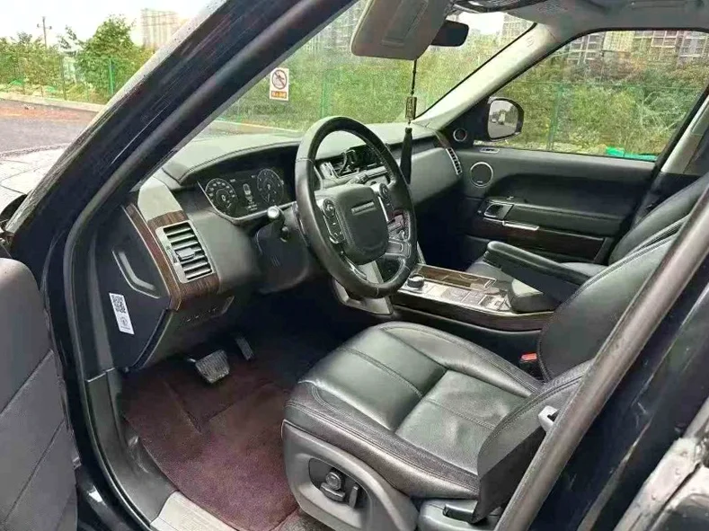 路虎揽胜行政 后面外观一