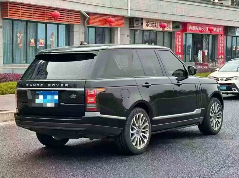 路虎揽胜行政 内饰后排