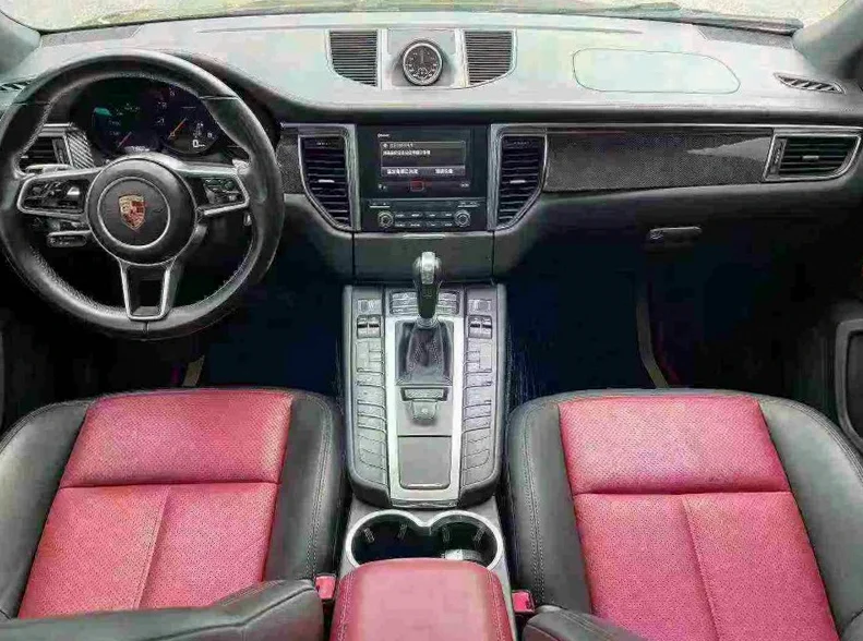 保时捷Macan 后面外观二