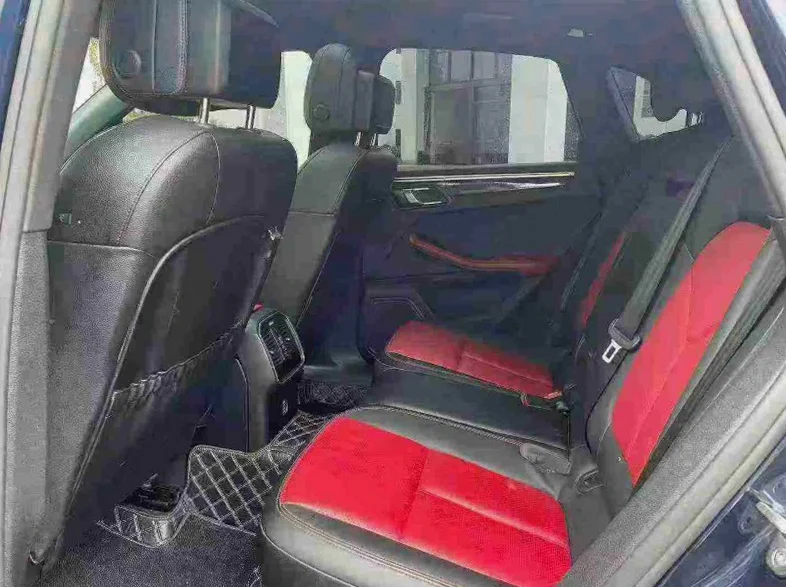 保时捷Macan 后面外观三