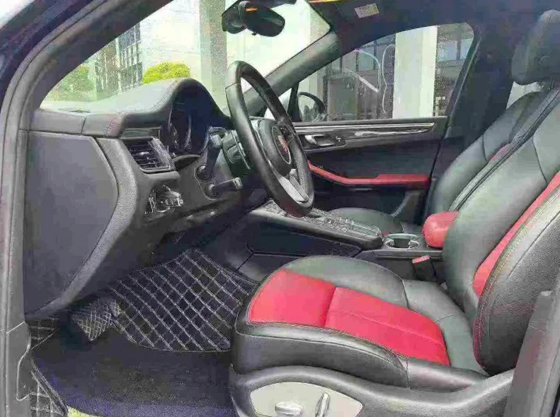 保时捷Macan 后面外观一