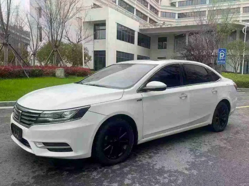 荣威i6 正面外观三