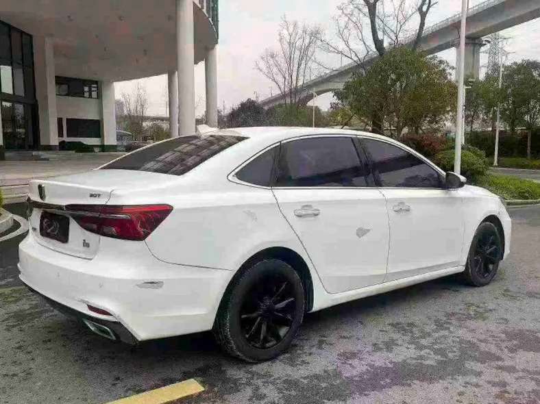 荣威i6 内饰后排