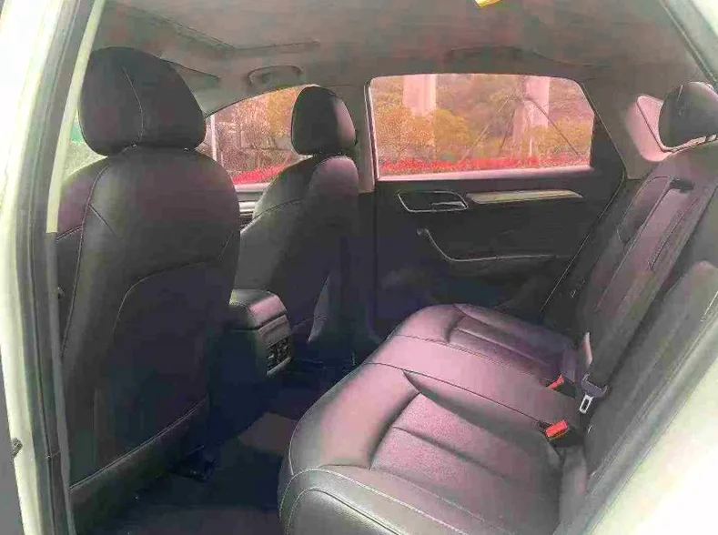 荣威i6 后面外观二