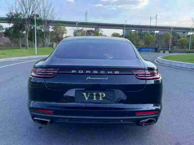 保时捷帕拉梅拉 内饰后排