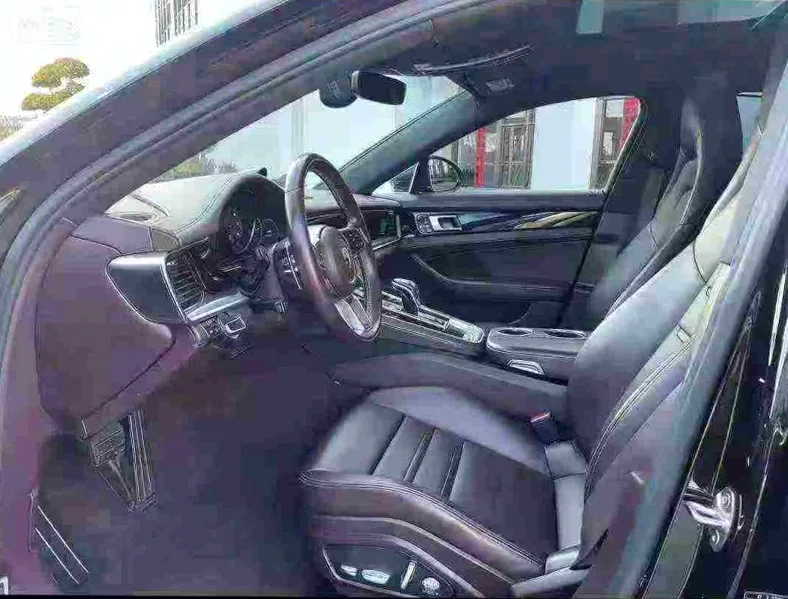 保时捷帕拉梅拉 后面外观一