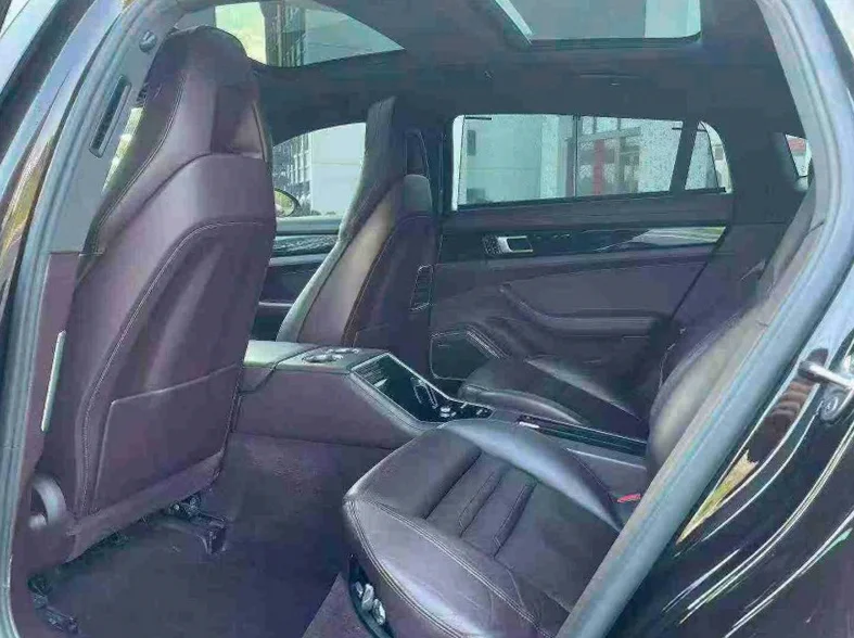 保时捷帕拉梅拉 后面外观三